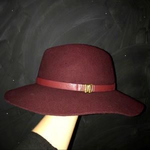 Burgundy / maroon fedora, band gold metal accent